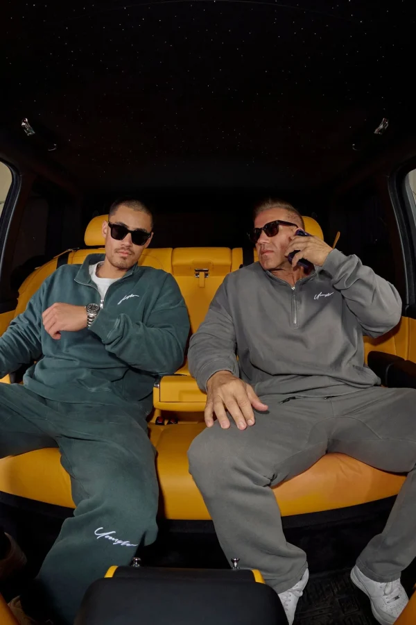 Youngla Outerwear<520-Sunday Quarter Zips