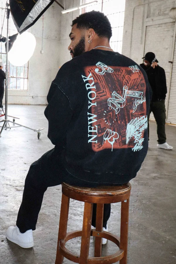 Youngla Outerwear<565-Us Tour Crewnecks